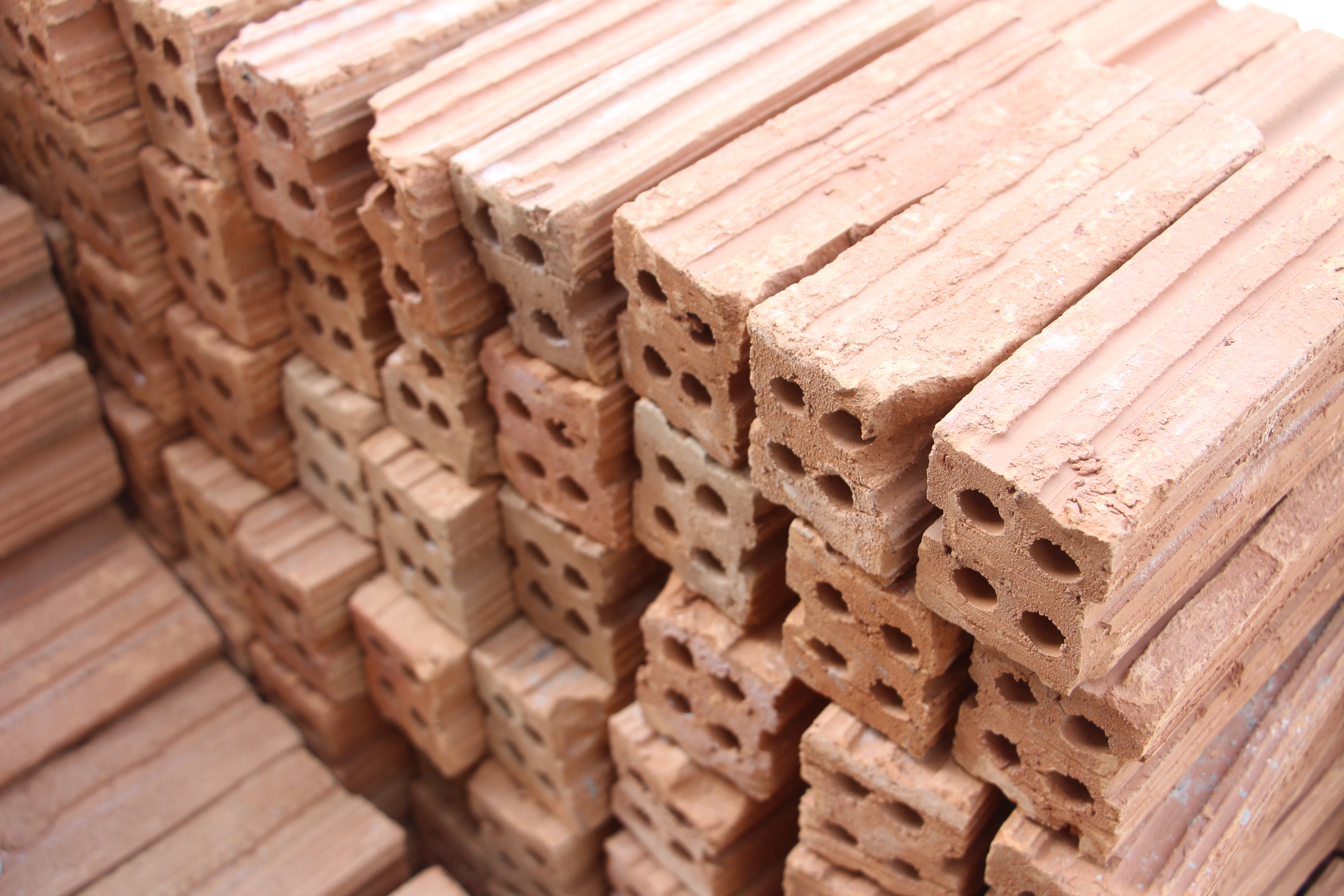 อิฐมอญ,ราคาถูก