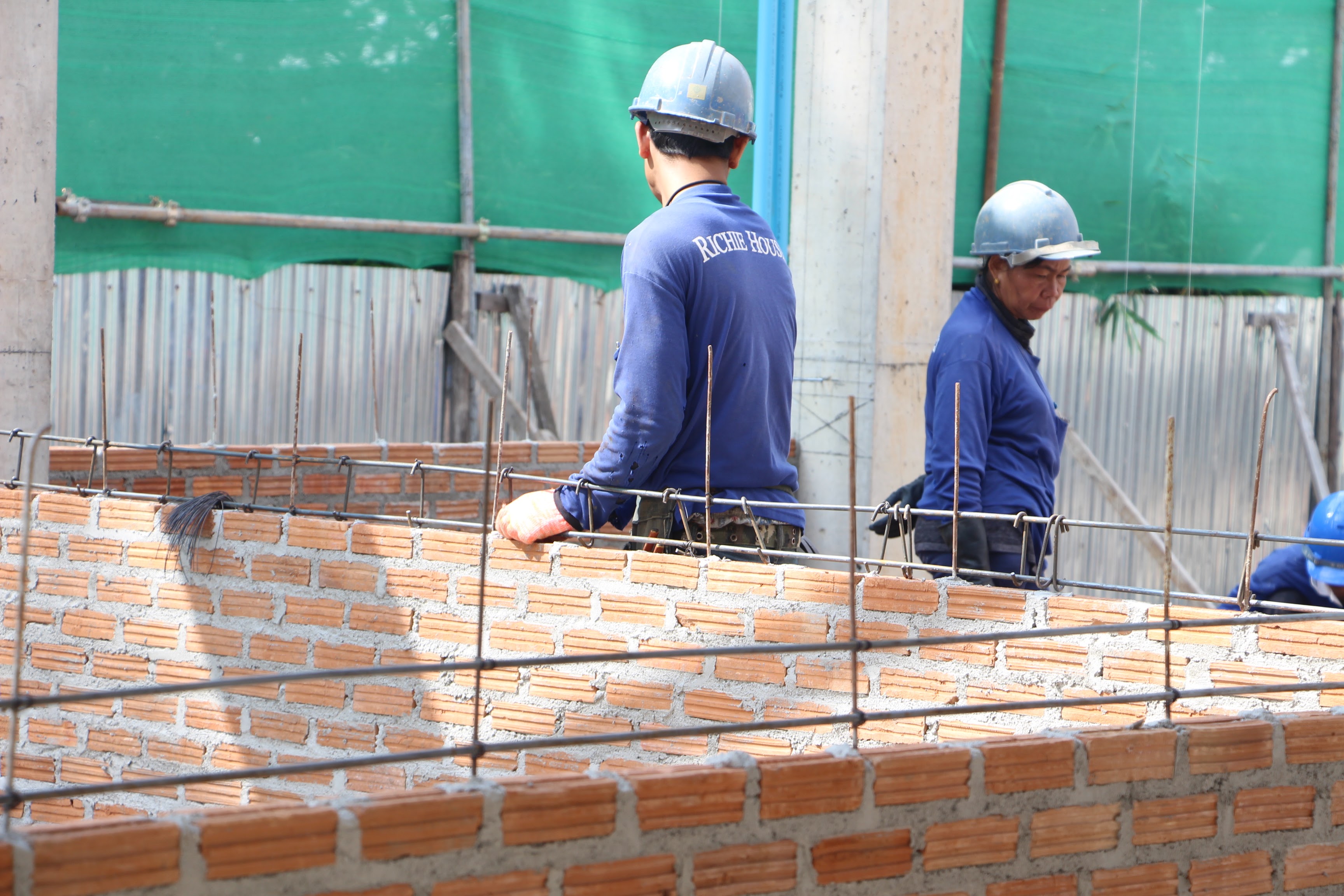 เสาเอ็นทับหลัง