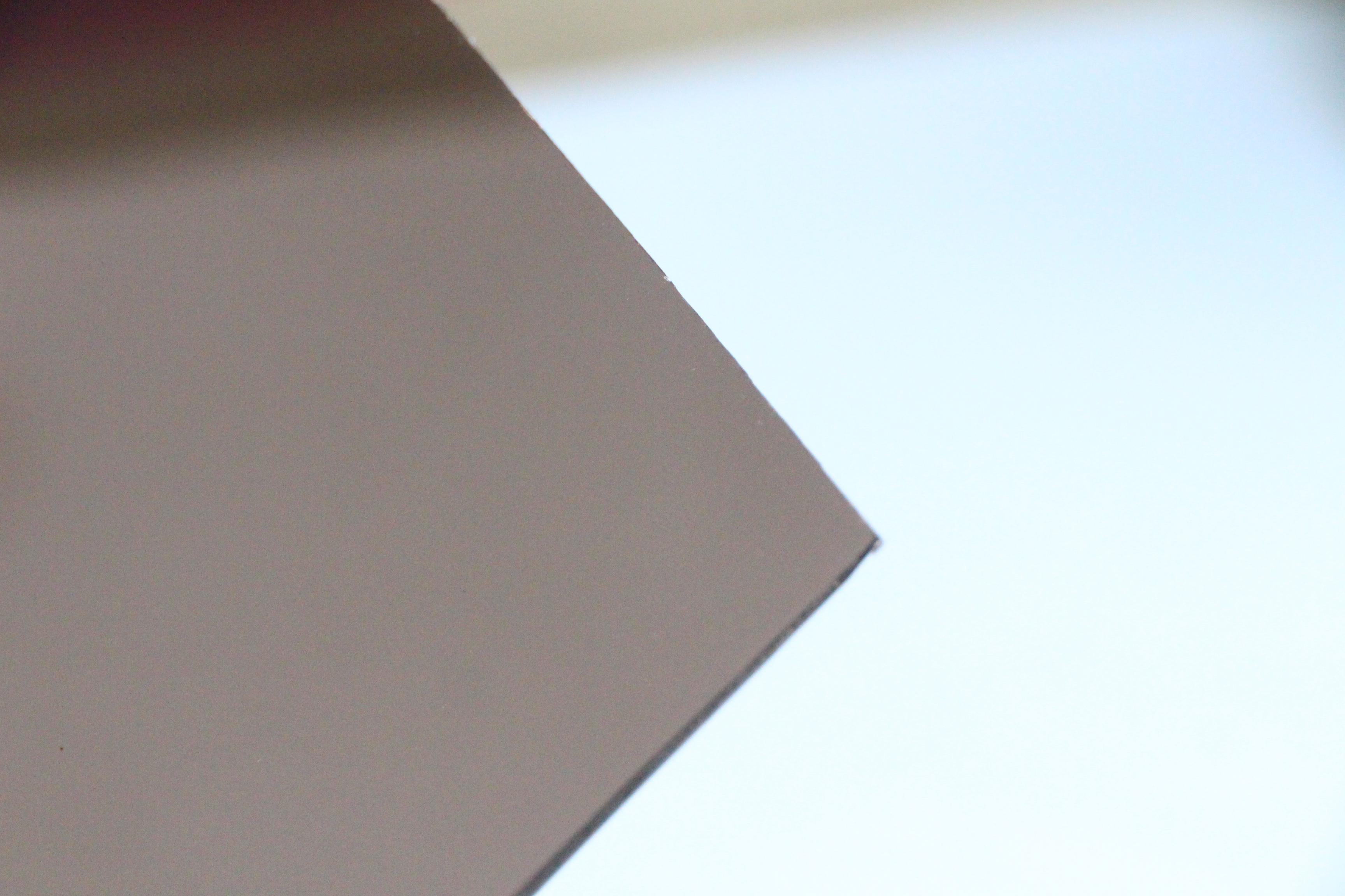 โพลีคาร์บอเนต,สีชา,แผ่นตัน