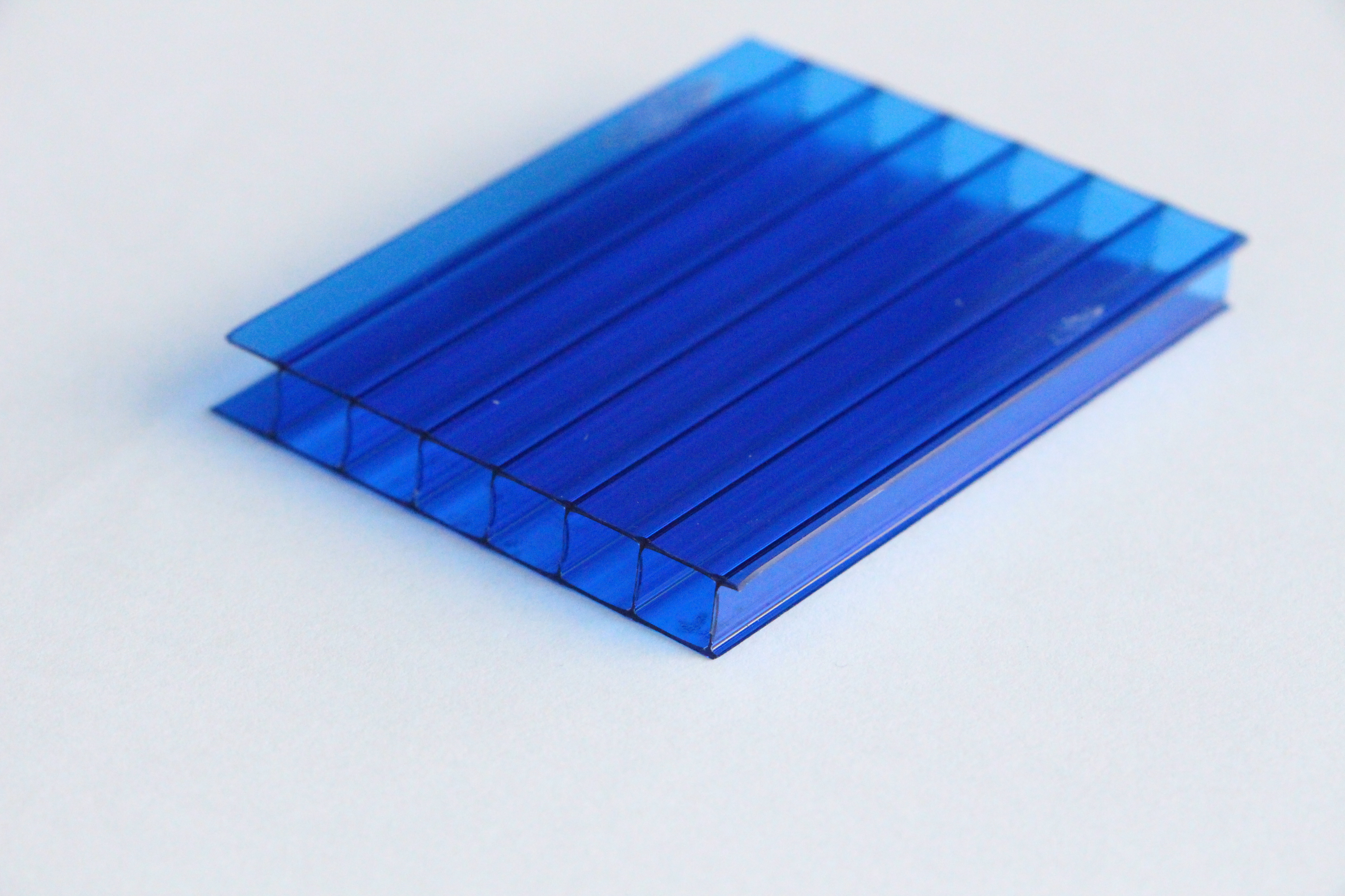 โพลีคาร์บอเนต,ลูกฟูก,น้ำเงิน