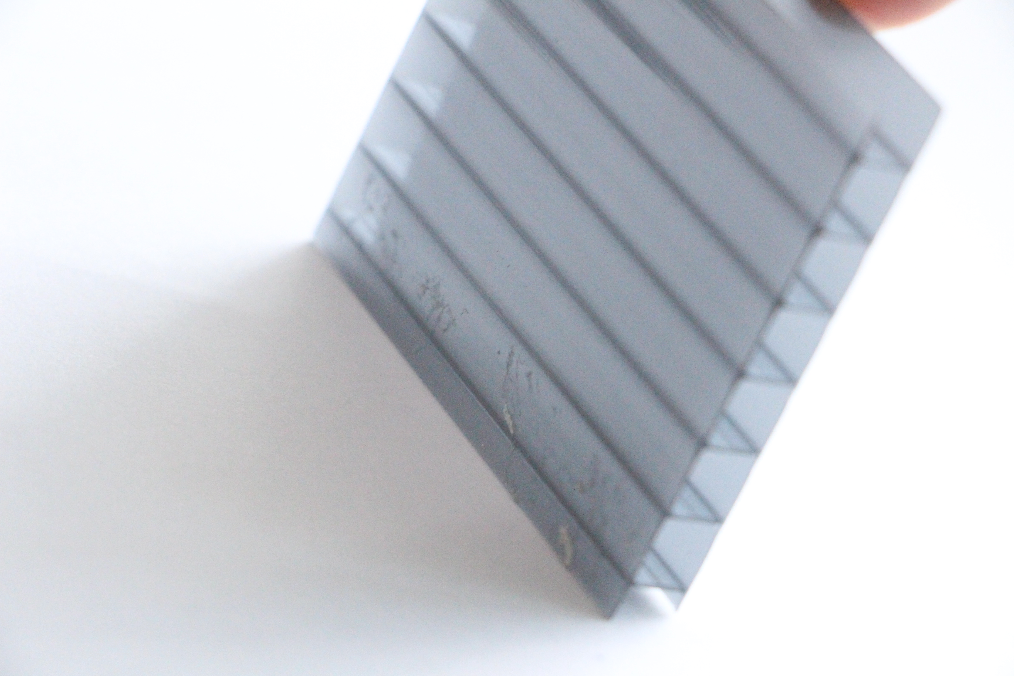 โพลีคาร์บอเนต,ลูกฟูก,สีเงิน