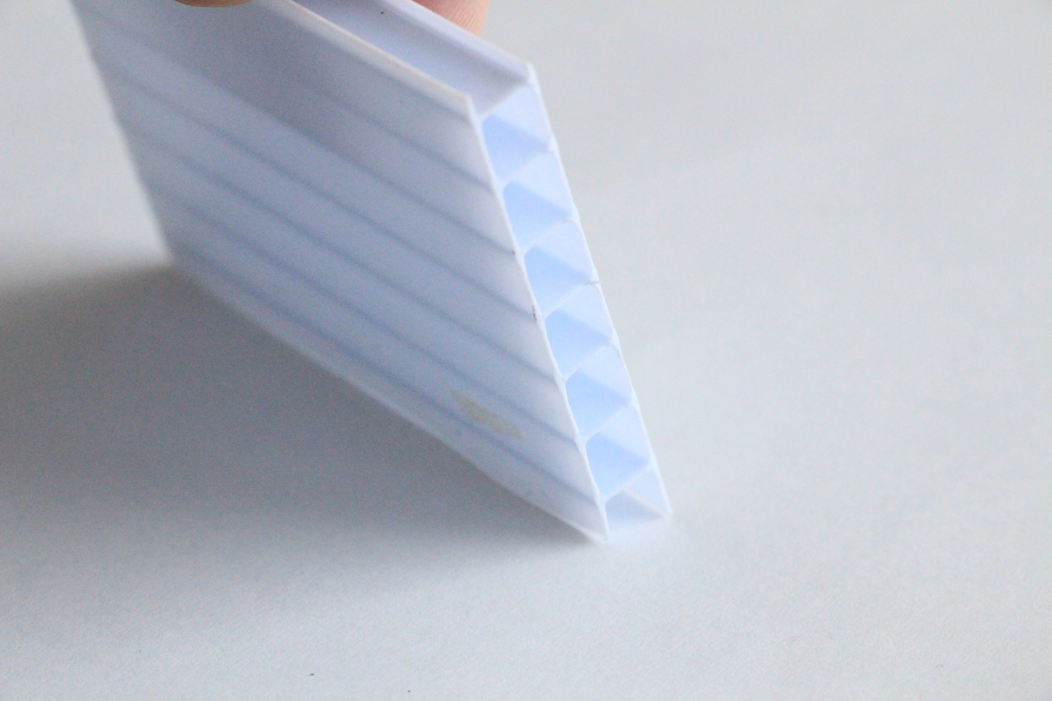 โพลีคาร์บอเนต,ลูกฟูก,สีขาว