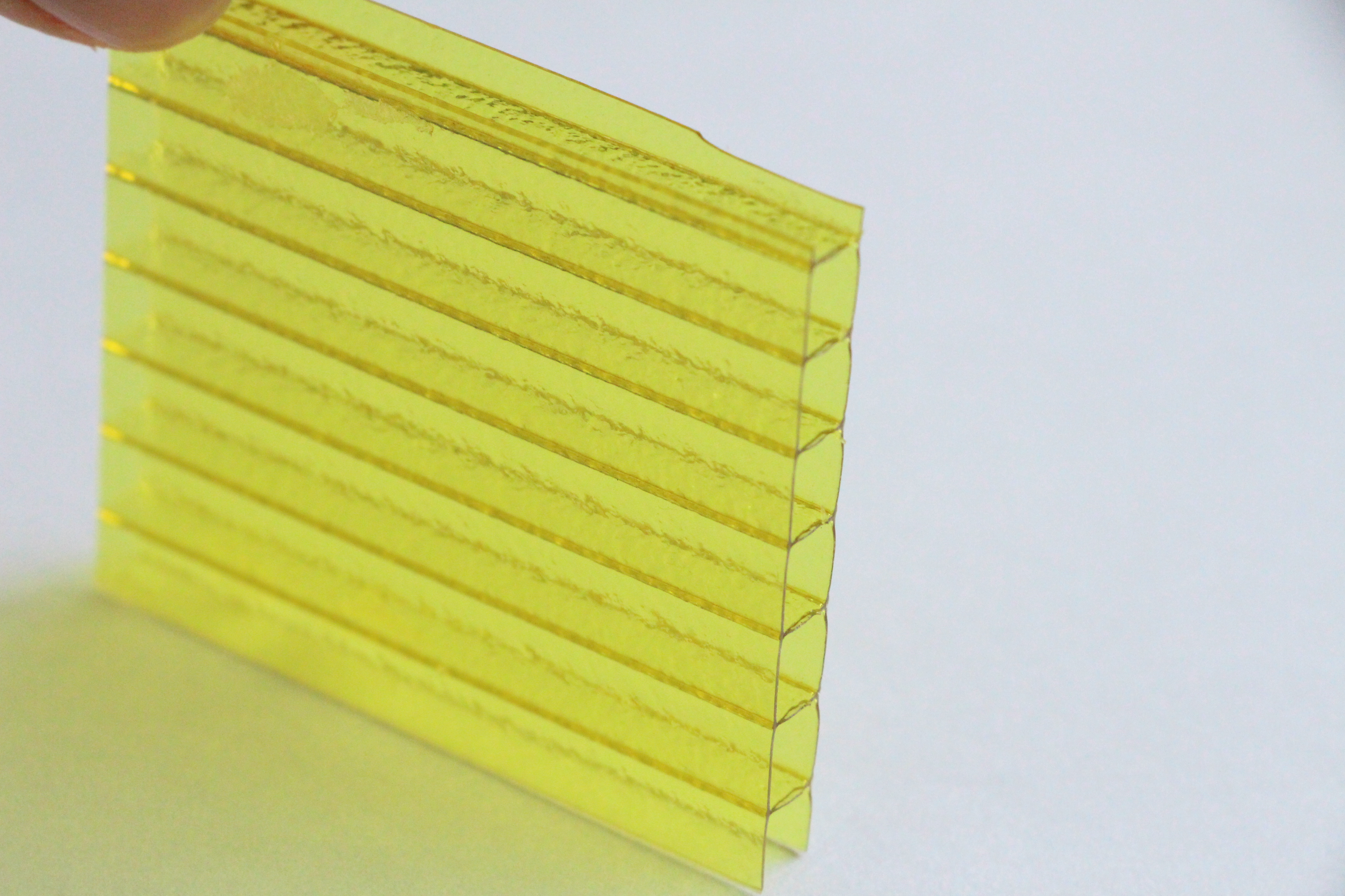 โปร่งแสงโพลีคาร์บอเนต,เหลืองมุก