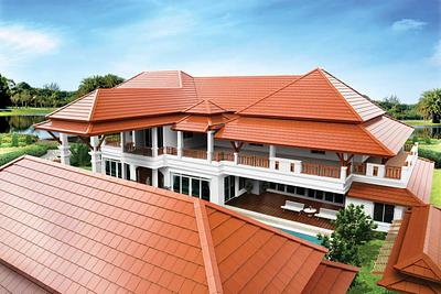 บ้านริมน้ำหลังใหญ่ หลังคาเซรามิกแบบเรียบสีส้มอิฐ