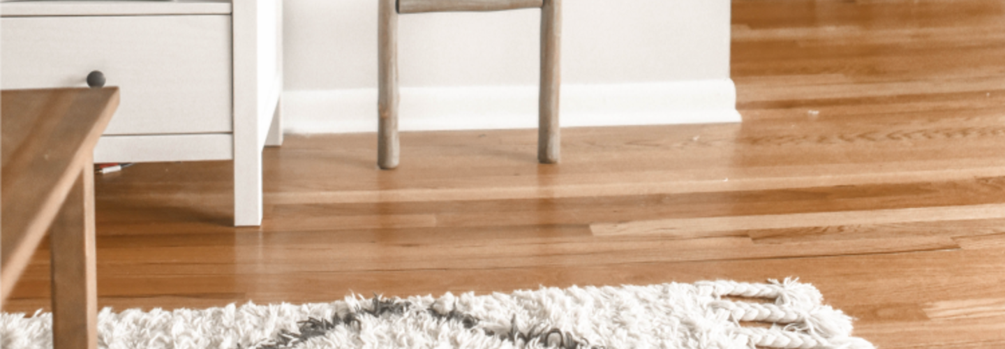 เลือกอะไรดี ระหว่าง พื้นไม้ลามิเนต และ กระเบื้องยางลายไม้