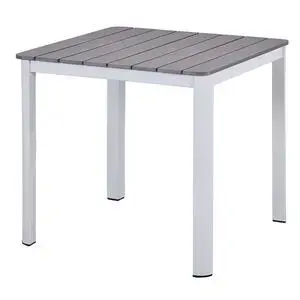 โต๊ะสนาม