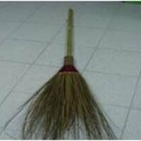 ไม้กวาดทางมะพร้าวด้ามยาว K.T.UTENSIL