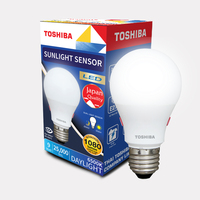 TOSHIBA SUNLIGHT SENSOR E27 9W LED bulb, pear-shaped, daylight color